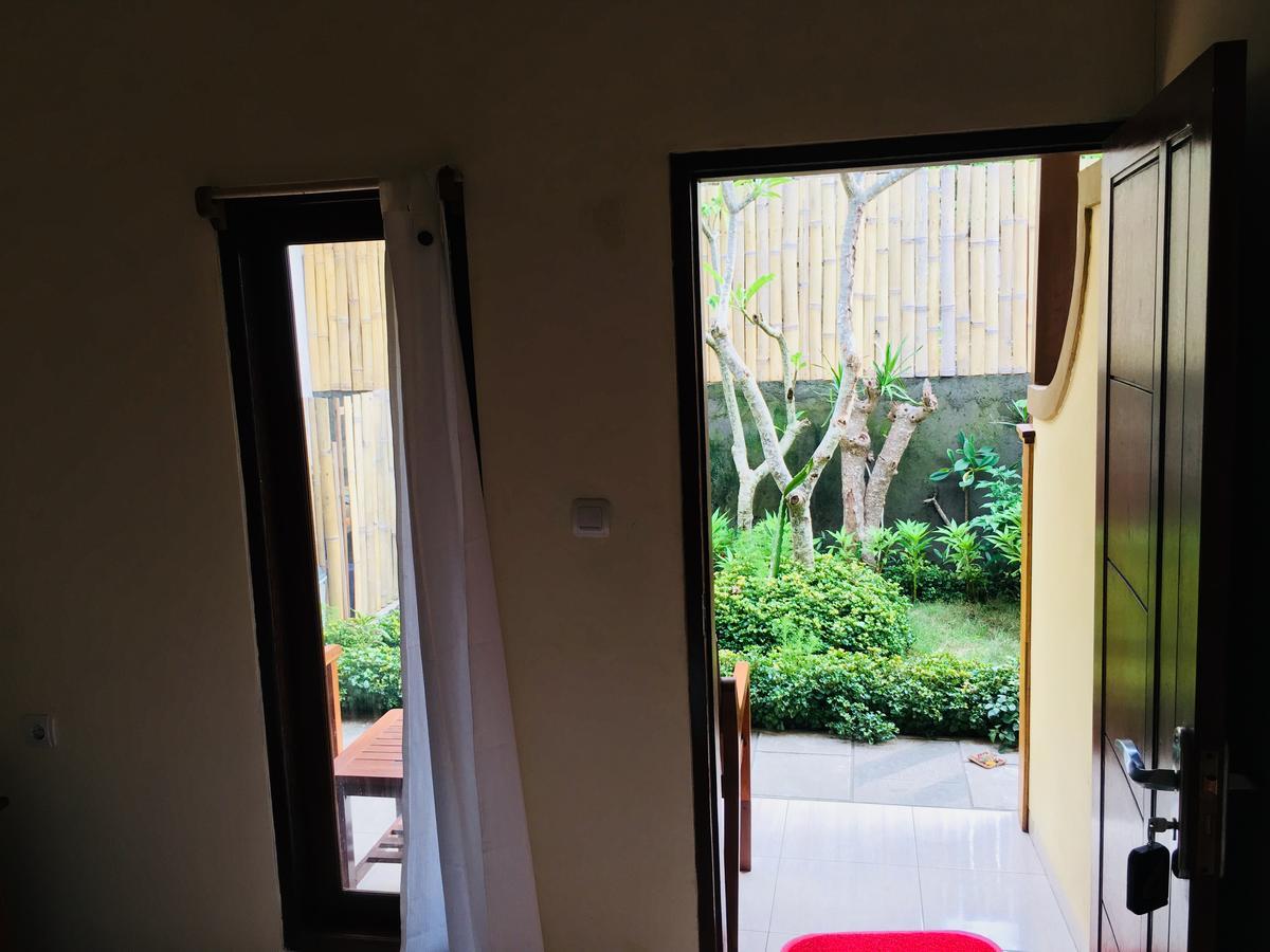 Yudhist Guest House นูซาเลมโบงัน ภายนอก รูปภาพ